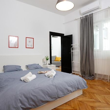 Lovely Apartment With 2 Bedrooms Bucarest Esterno foto