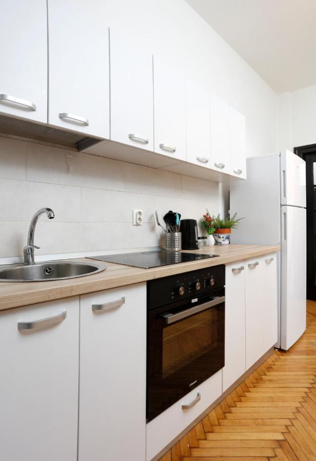 Lovely Apartment With 2 Bedrooms Bucarest Esterno foto